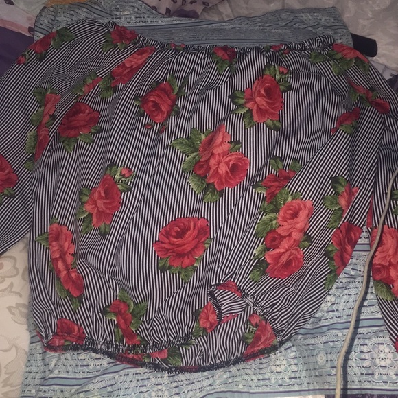 Red and black off the shoulders shirt - Picture 2 of 4